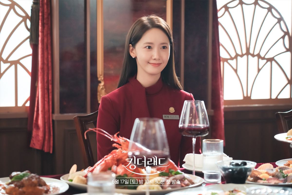 Lee Junho 2PM dan YoonA Ungkap Karakternya di Drama King the Land Halaman  all - Kompas.com