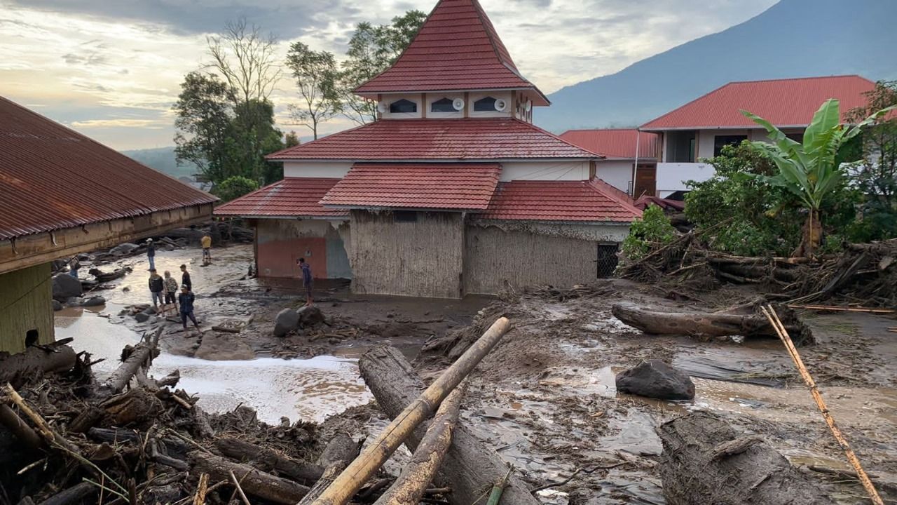 Update Banjir di Sumbar, Basarnas: Korban Tewas Capai 37 Orang