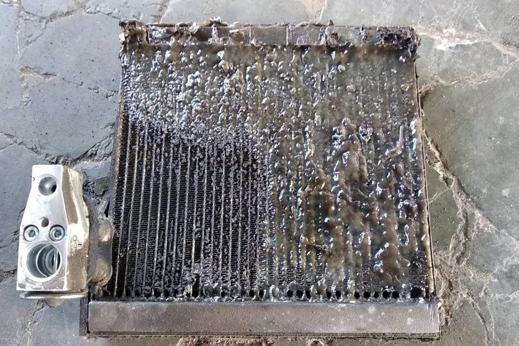 Evaporator AC mampet karena kotoran