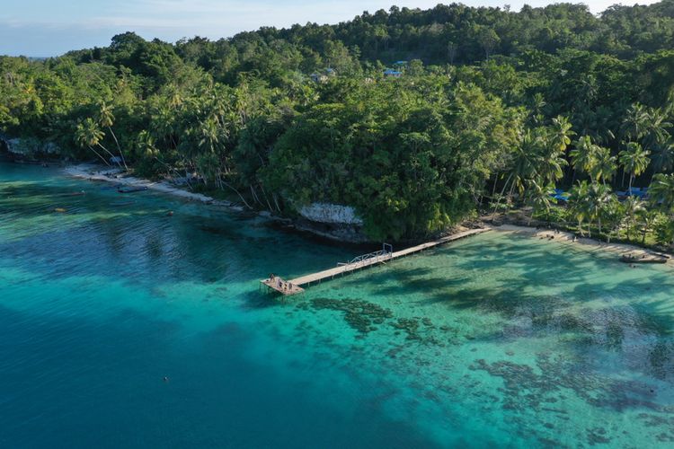 Pantai Samber di Kabupaten Biak Numfor, Papua.