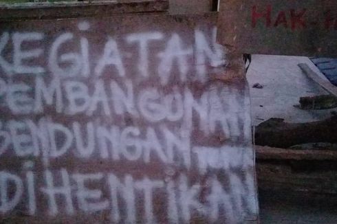 Tuntut Ganti Rugi Lahan, Warga Blokade Jalan Menuju Proyek Bendungan Manikin Kupang