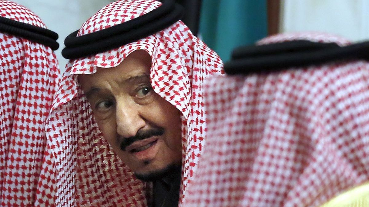 [HOAKS] Foto Raja Salman Serahkan Bantuan Rp 10 Miliar ke Menkeu Purbaya