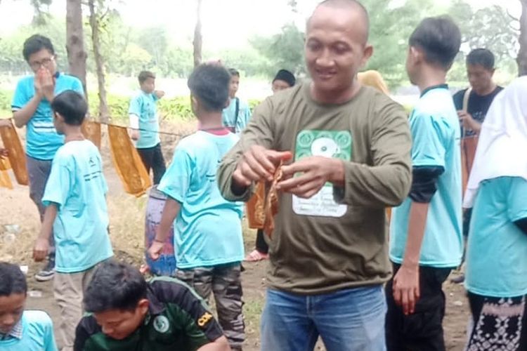Tetap Jadi Montir, Ketua Yayasan Cinta Dhuafa Kendal Mengabdikan Hidup untuk Anak Yatim