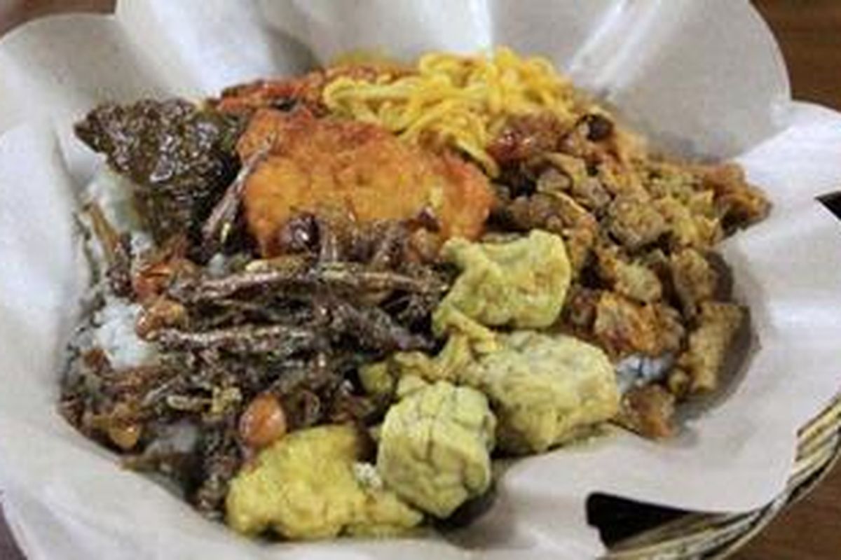 Nasi Pedes Bu Andhika di Kuta, Bali.