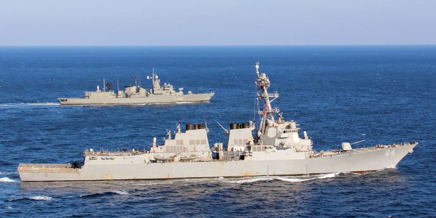 Kapal AS Luncurkan 30 Tembakan Peringatan ke Iran di Selat Hormuz