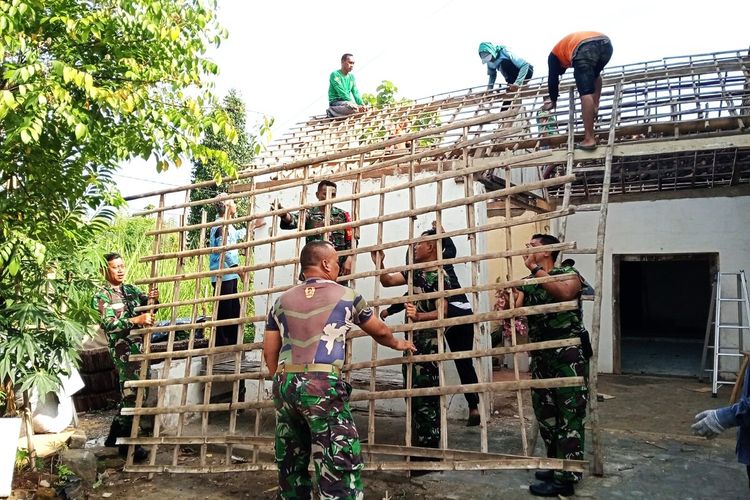 TNI akan melakuakn rehab 15 rumah tidak layak huni di kegiatan TMMD ke 126 di Desa Kembangan, Kabupaten Magetan, Salah satu rumah yang direhab adalah rumah milik Mbah Jirah, seniman serba bisa dan pemandi jenazah yang bekerja sukarela.