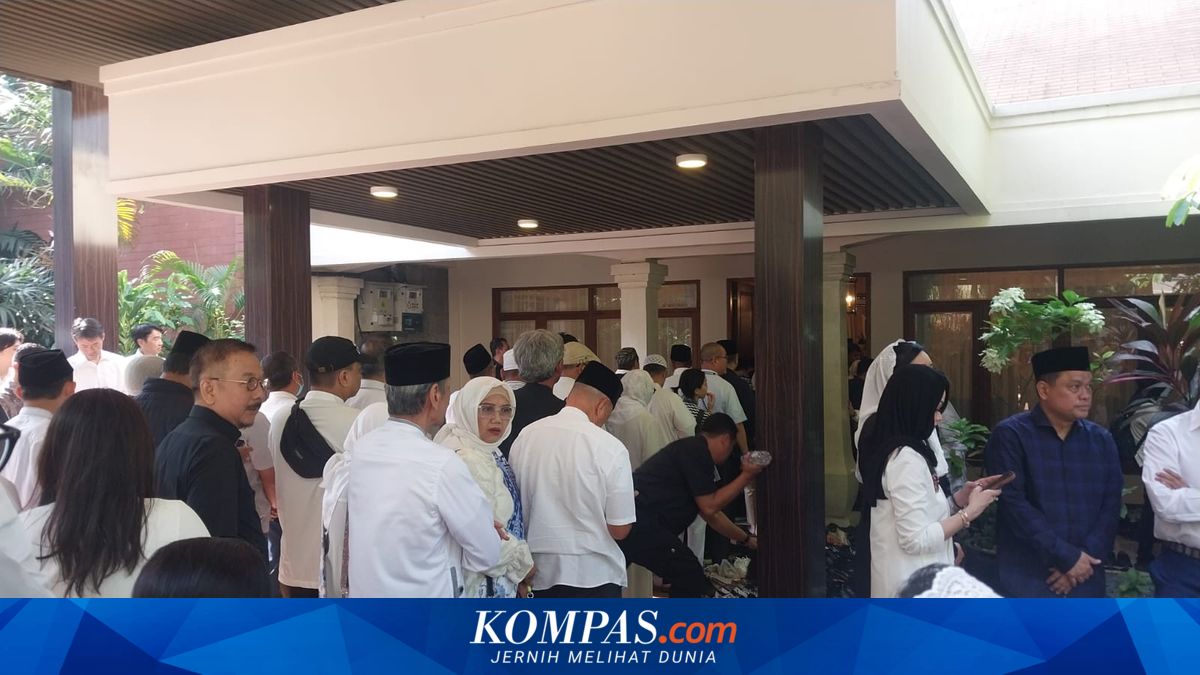 Pelayat Mulai Berdatangan ke Kediaman Rachmat Gobel
