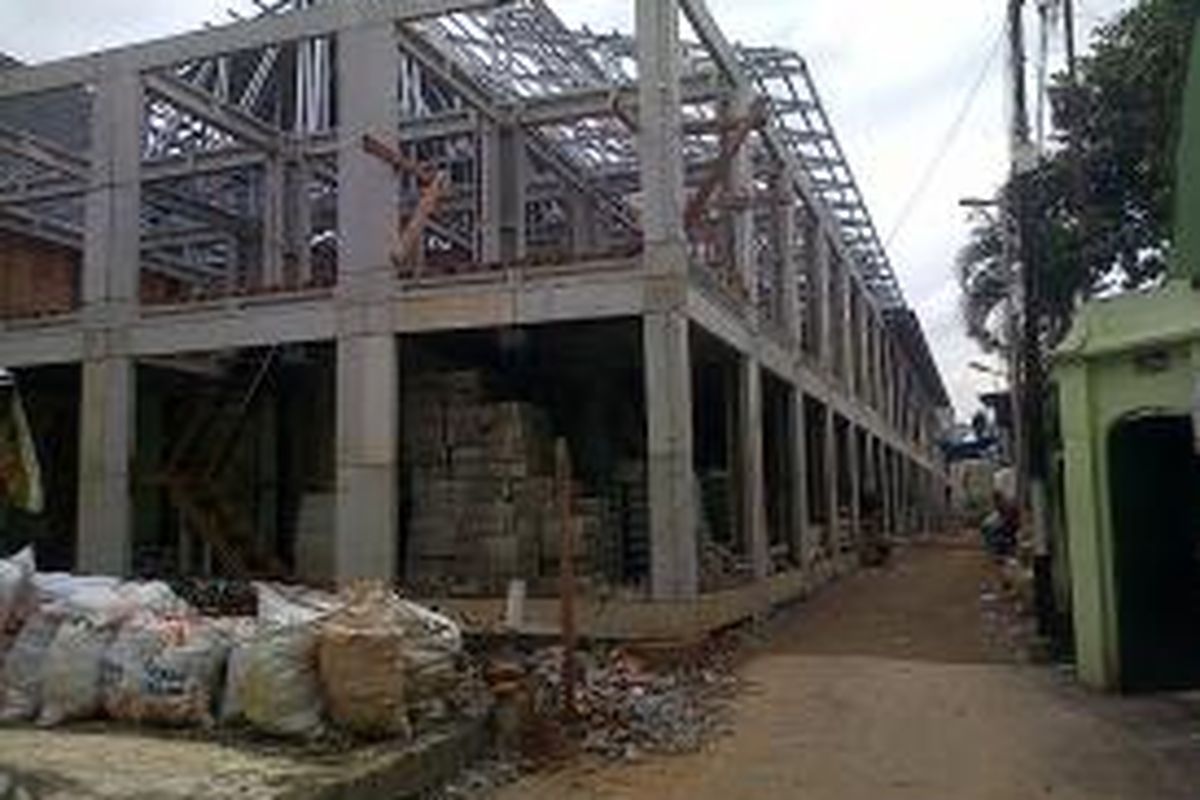 Pembangunan kampung deret di RW 05 Kelurahan Petogogan, Kebayoran Baru, Jakarta Selatan, diperkirakan molor dari jadwal semula. Foto diambil pada Senin (24/2/2014).