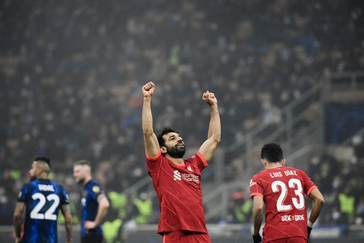 Winger Liverpool Mohamed Salah berselebrasi setelah membobol gawang Inter Milan pada laga babak 16 besar Liga Champions 2021-2022 di Stadion Giuseppe Meazza, Milan, Italia, Kamis (17/2/2022) dini hari WIB.