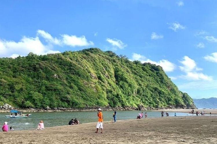 Suasana di wisata Muara Mbaduk Pesanggaran Banyuwangi 