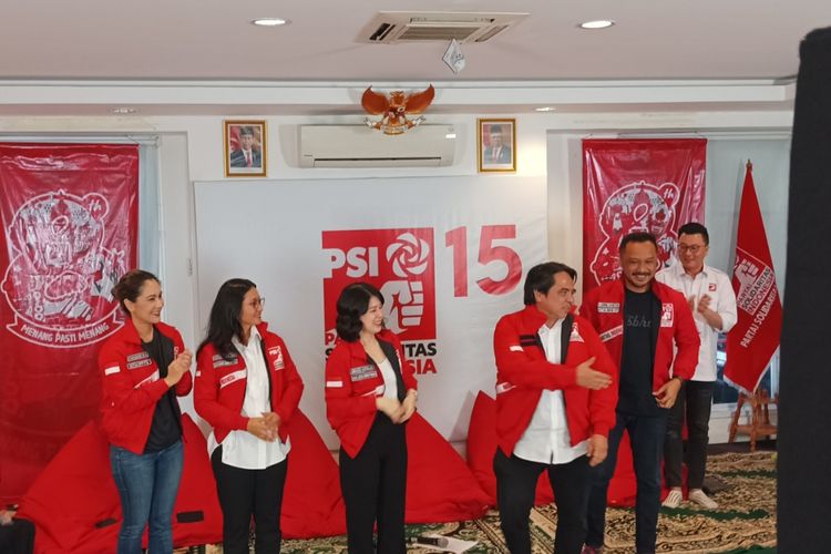 Ade Armando saat diresmikan menjadi kader PSI di Kantor DPP PSI, Tanah Abang, Jakarta Pusat, Selasa (11/4/2023).