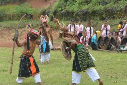 Kampung Cecer, Pusat Tarian Caci dan Kerangkuk Alu di Flores