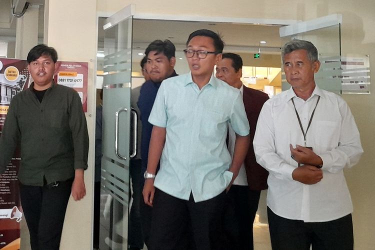 Wakil Menteri BUMN Aminuddin Ma'ruf (tengah) di Kampus Unsika, Karawang, Jawa Barat, Sabtu (26/7/2025).