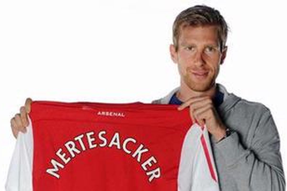 Bek Arsenal yang baru dibeli dari Werder Bremen, Per Mertesacker.