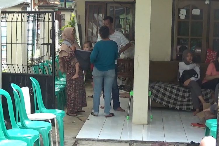 Suasana duka di rumah Billy Garibali di Kampung Cibuah Desa Panyadap Kecamatan Solokan Jeruk, Senin (7/3/2022).