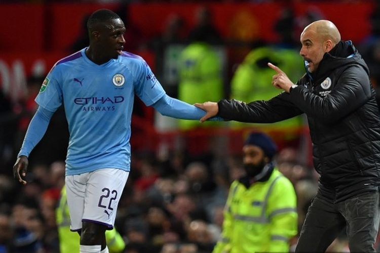 Bek sayap dan pelatih Manchester City, Benjamin Mendy dan Pep Guardiola.