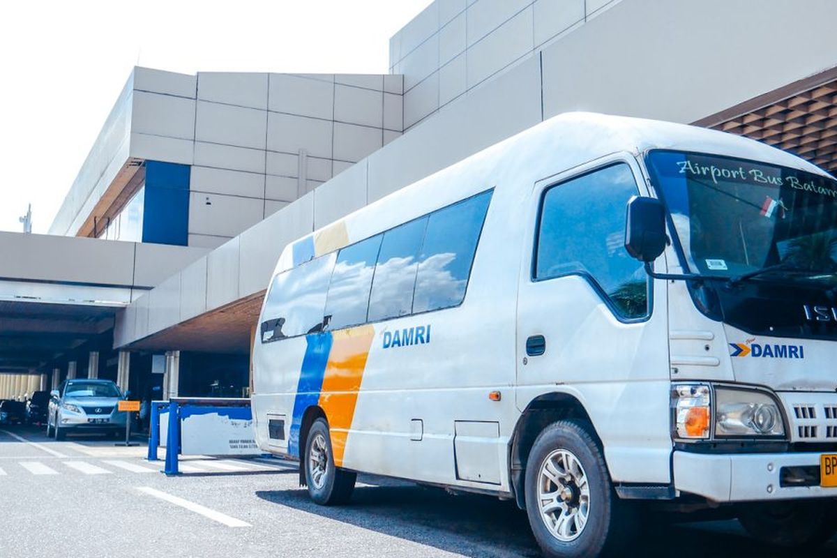 Bus Damri Bandara Hang Nadim Batam.