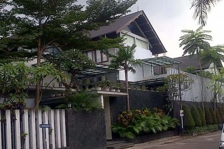 KPK Geledah Rumah Atut di Bandung