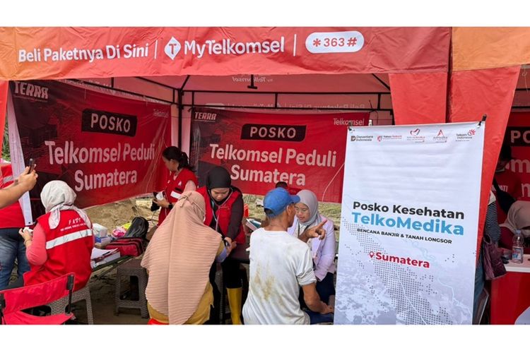 Suasana posko kesehatan dan layanan medis AdMedika dan TelkoMedika untuk masyarakat terdampak bencana di Sumatera.
