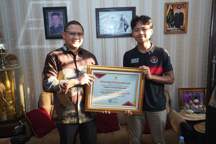 Siswa SMAN 2 Kota Batu Raih Medali Emas Kejuaraan Internasional Sepeda Downhill di Malaysia