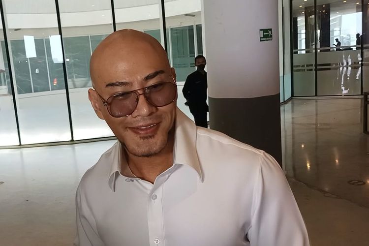 Deddy Corbuzier setelah acara Flimty, di kawasan PIK Avenue, Jakarta Utara, (28/3/2022).