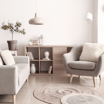 Ilustrasi ruang tamu minimalis, sofa di ruang tamu minimalis. 
