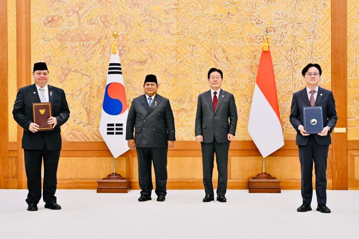 Menko Bidang Perekonomian Airlangga Hartarto mendampingi Presiden RI Prabowo Subianto dalam kunjungan kenegaraan di Istana Kepresidenan Republik Korea, Cheong Wa Dae (Blue House), Seoul, Korea Selatan, Rabu (1/4/2026).