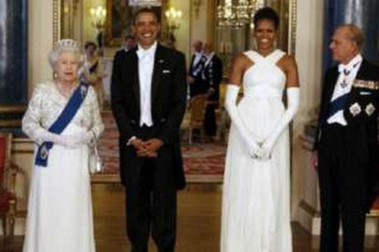 Presiden AS Brack Obama bertemu Ratu Elizabeth II pada makan malam di Buckingham Palace,  24 Mei 2011.
