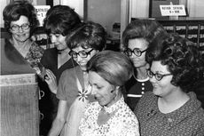 10 Gaya Rambut Populer dari Tahun '50-an yang Kembali Ngetren