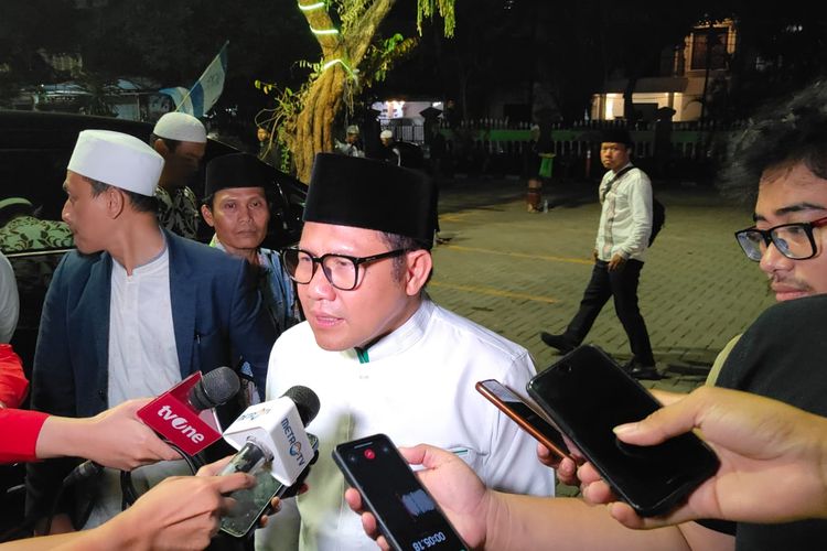 Bakal calon wakil presiden (bacawapres) Koalisi Perubahan Muhaimin Iskandar atau Cak Imin ditemui di Masjid Al-Ittihad, Tebet, Jakarta Selatan, Jumat (13/10/2023) malam.
