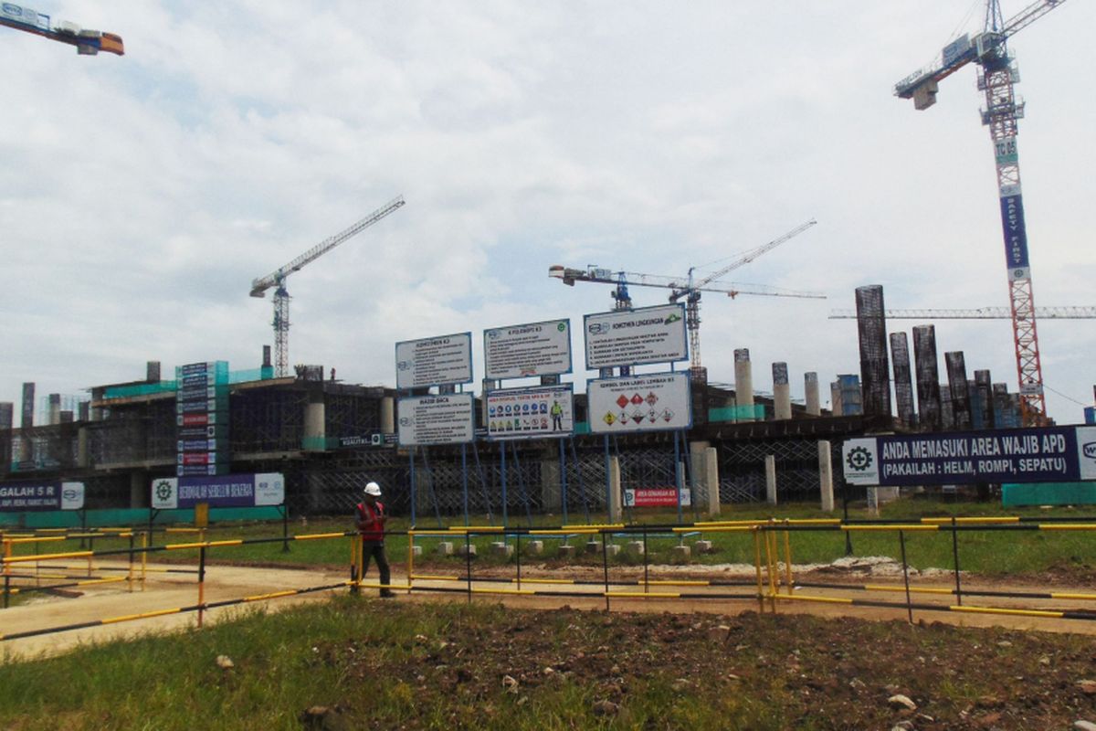 Potret perkembangan pembangunan terminal Bandara Internasional Jawa Barat di Kecamatan Kertajati, Kabupaten Majalengka, Jumat (24/2/2017). Bandara seluas 1.800 hektar itu ditargetkan sepenuhnya beroperasi Juni 2018.