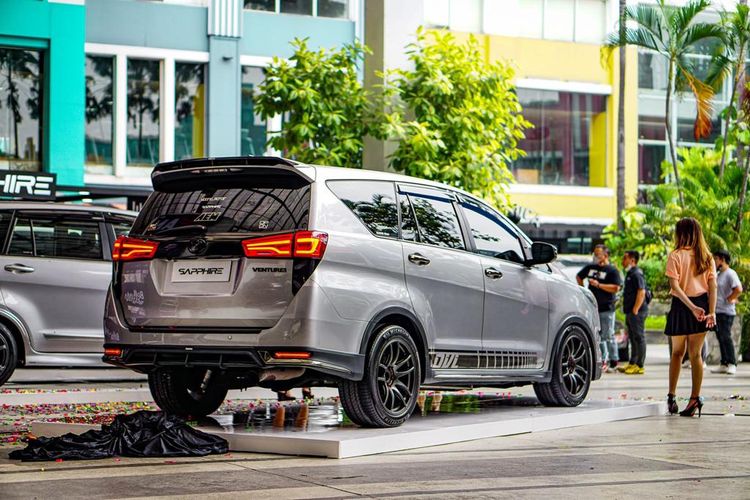 Toyota Innova Reborn dipasangi paket bodykit dari brand lokal Sapphire