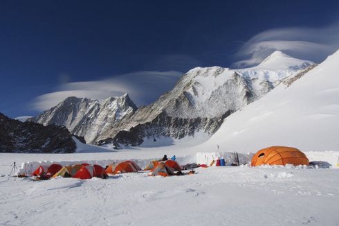 Mapala UI Gapai Puncak Gunung Tertinggi di Benua Antartika