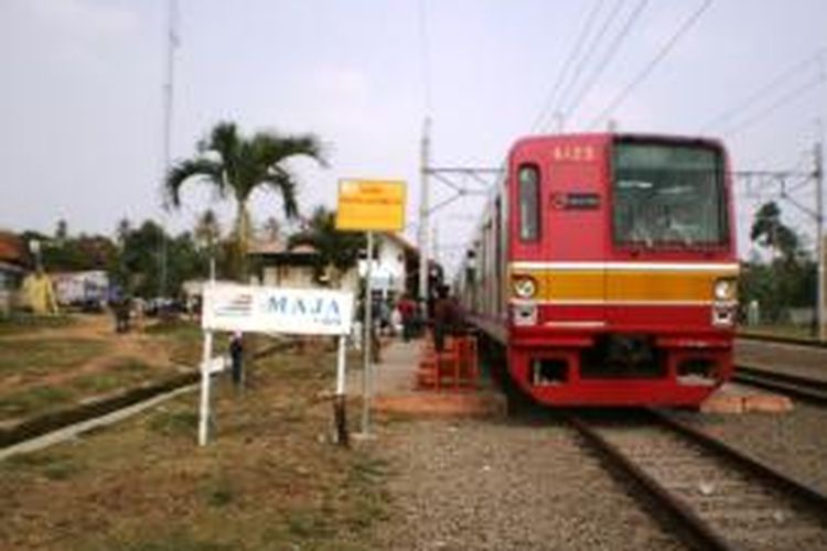Transportasi berbasis rel yang dapat digunakan untuk mengakses kawasan Maja dari Jakarta (Tanah Abang).