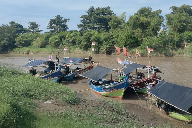 Bocah berusia 16 tahun dikabarkan tenggelam di Sungai Pemali, Brebes, Jawa Tengah, Kamis (11/1/2024) petang. Hingga Jumat (12/1/2024) siang, Tim SAR gabungan bersama warga masih melakukan pencairan.