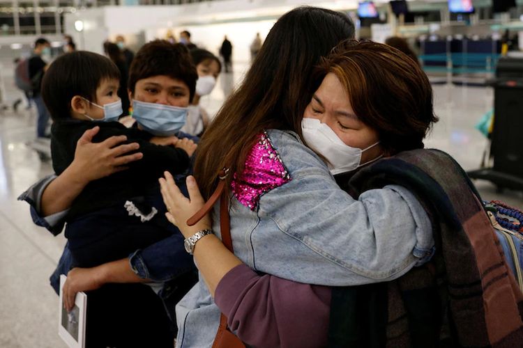 Penurunan jumlah penduduk Hong Kong disebabkan karena warga yang meninggalkan kawasan itu selamanya.