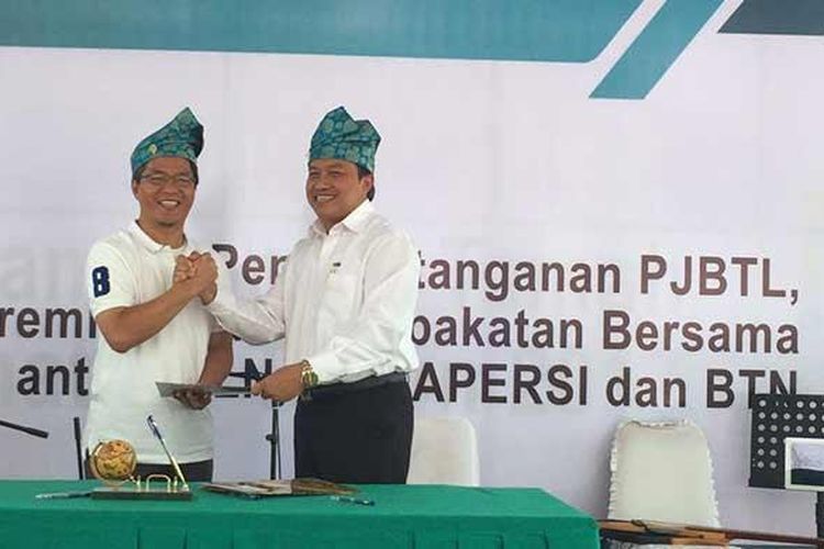 GM PLN Wilayah Aceh dan Dirut PJB seusai penandatangan MoU, Senin (20/02/2017)