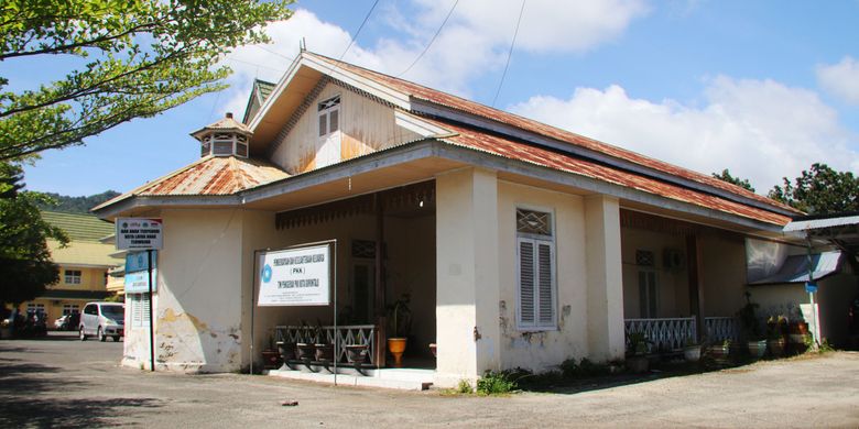Gedung PKK Kota Gorontalo dulunya sebagai kantor jawatan pertanian, bersebelahan dengan kantor Pelni yang dulu bernama Koninklijke Paketvaart Maatschappij (KPM) .