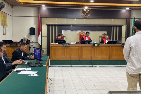 Terima Suap dari Bupati Meranti, Auditor BPK Divonis 4 Tahun 3 Bulan Penjara