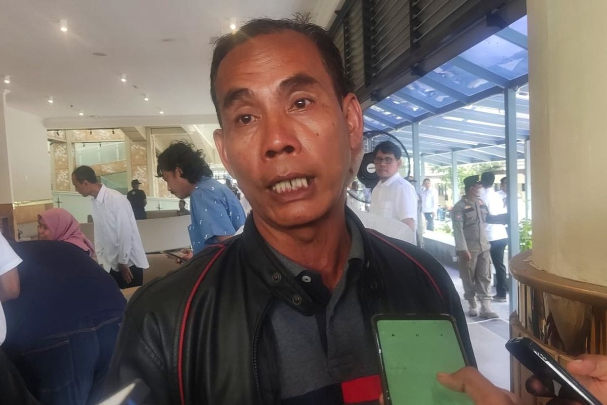 Koordinator Aksi Masyarakat Peduli Sidorejo Sutrisno saat menemui wartawan usai menyampaikan aspirasi di Kantor Bupati Sleman.