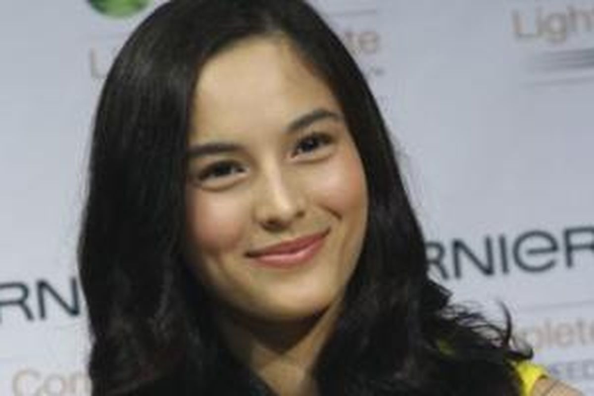 Pemain film Chelsea Islan saat ditemui pada acara peluncuran produk Garnier Light Complete White Speed di Emperica, SCBD, Jakarta Selatan, Rabu (13/5/2015). Chelsea Islan sebagai brand ambassador Garnier Light Complete turut mengungkapkan suara perempuan Indonesia untuk tidak takut hitam meskipun beraktifitas dibawah sinar matahari. (Tribunnews/Jeprima) 