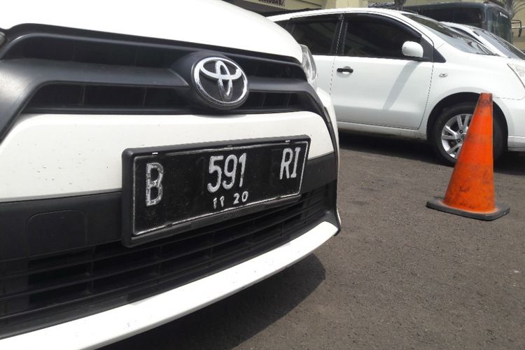 Plat nomor mobil milik Mulyadi yang dipalsukan oleh TA dan EBP