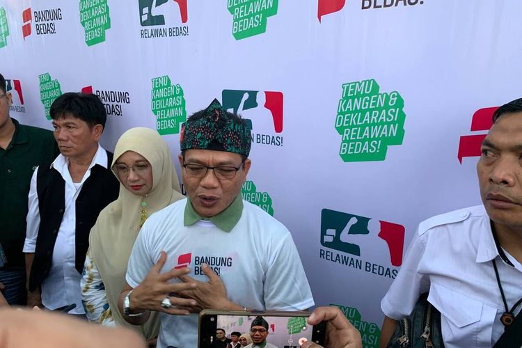 Bakal calon Bupati Bandung Dadang Supriatna saat menghadiri deklarasi relawan Bedas di Lio, Tegalluae, Kabupaten Bandung, Jawa Barat, Rabu (20/6/2024)