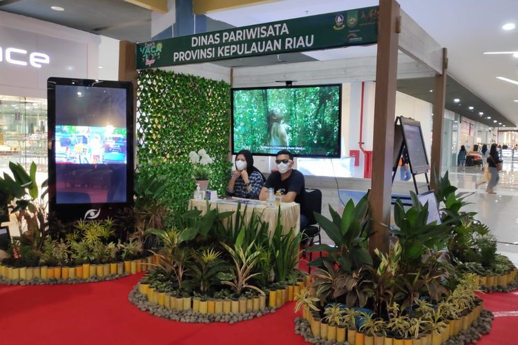 Salah satu stan milik Dinas Pariwisata Kepulauan Riau pada kegiatan Kepri Vacation Expo yang digelar di Kepri, mulai 30 Oktober sampai 7 November 2021.