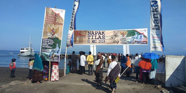 Parade laut digelar di Ende, Nusa Tenggara Timur, Kamis (31/5/2018), dalam rangka memperingati hari lahir Pancasila pada 1 Juni 2018.