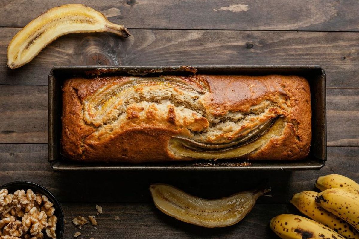 Ilustrasi bolu pisang ambon, sajian empuk dan lembut yang bisa dibuat dengan resep satu telur saja.