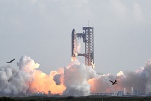 Roket SpaceX Meledak di Udara, Pesawat Sipil Nyaris Celaka