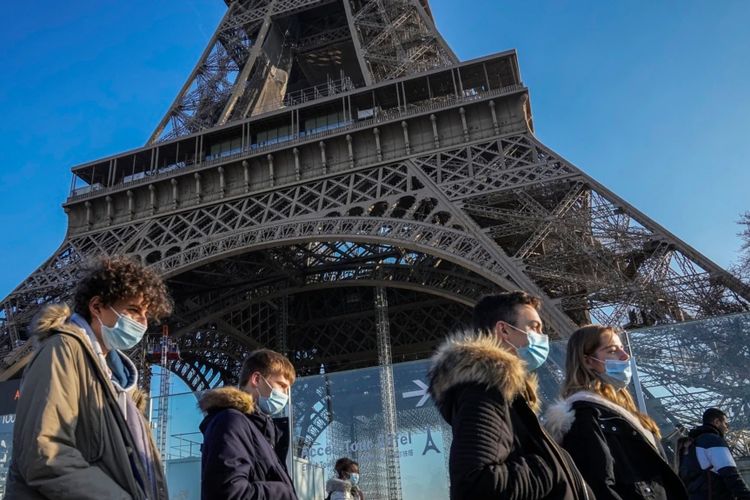 Menara Eiffel di Paris, Perancis. Salah satu tempat yang tidak boleh difoto.