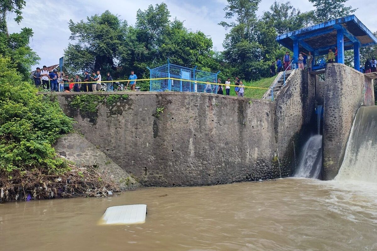 Mobil Tercebur Sungai di Bantul, Sopir Lupa Tarik Rem Tangan karena Kebelet BAB