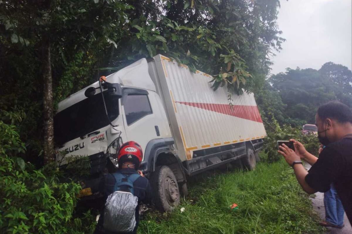 Tabrakan beruntun di Sitinjau Lauik akibatkan ibu dan anak tewas, Kamis (15/4/2021)